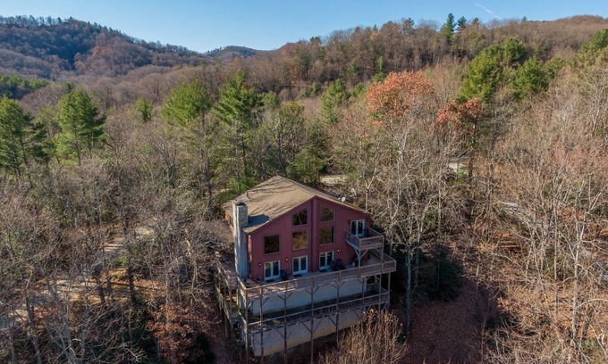 Apple Ridge Cabina | Stress Re-Leaf - Blowing Rock Cabin with great view, hot tub, pool table