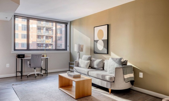 Court House Apartamento | Striking Clarendon 1BR w/ Gym & Basketball, near Bars, by Blueground