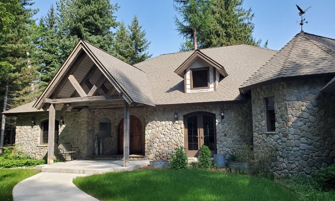 Comeback Bay Casa | Striking LAKEFRONT home w/ hot tub, dock, highspeed WIFI & week/month discounts