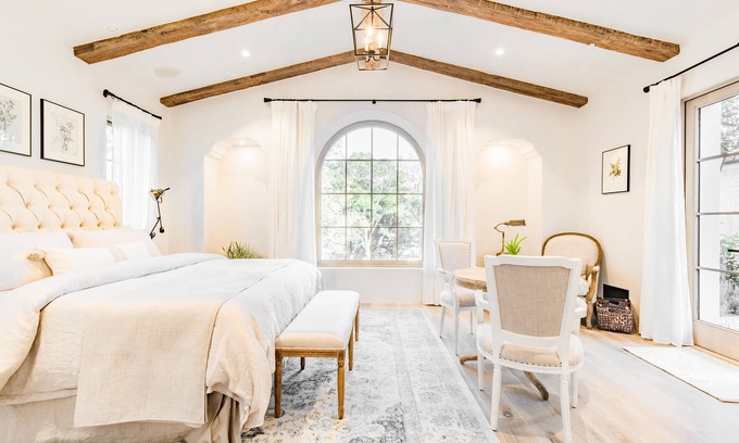 Woodside Apartamento | Strikingly elegant, exquisite & estately Villa!