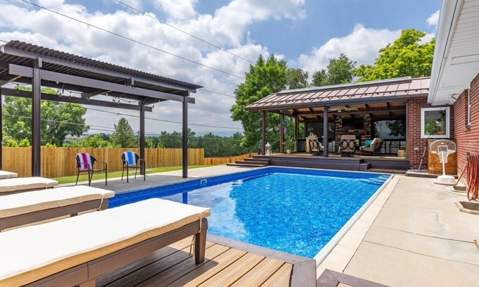 Littleton Casa | Strip Down. Cool Off. Charming 3BR house with a Pool and Mountain View’s