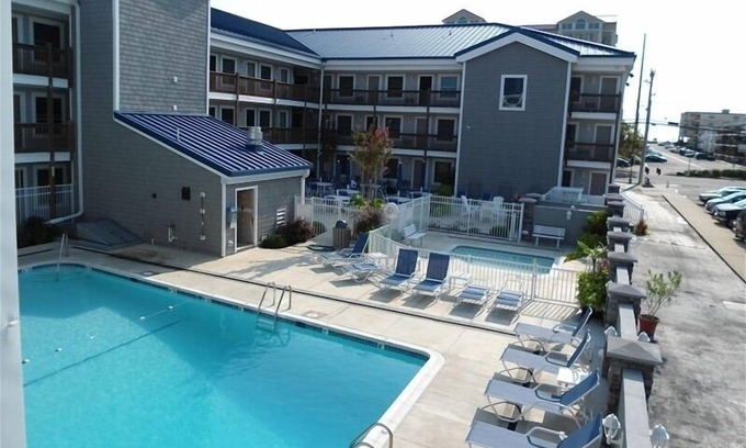 Caine Woods Condominio | Familia 1bedroom amigable / 1bathwalk a la playa. Wifi gratuito Dos grandes de la piscina.