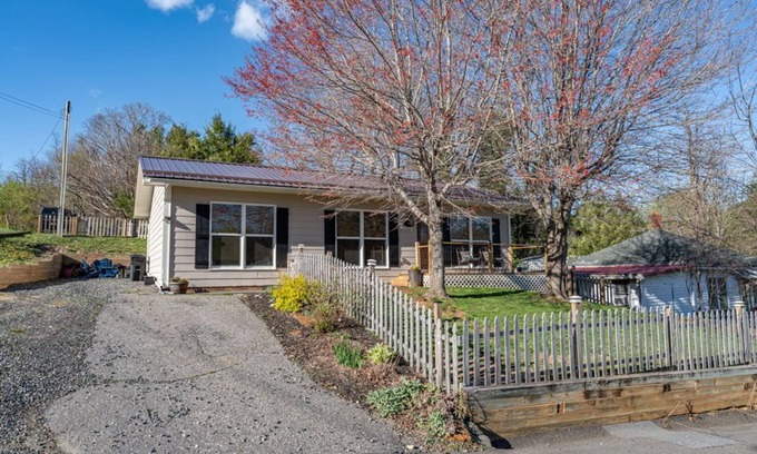 West Jefferson Casa | 3 Beds / 1 Bath - Stroll into Downtown WJ & to the Park!