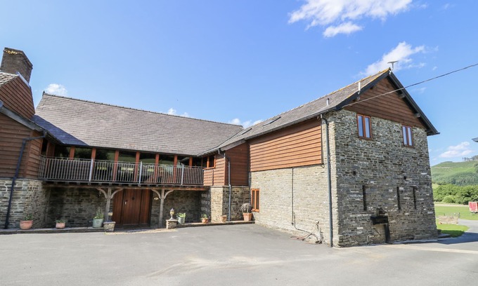 Tirabad Cabaña | STUD FARM HOUSE, pet friendly, luxury holiday cottage in Knighton