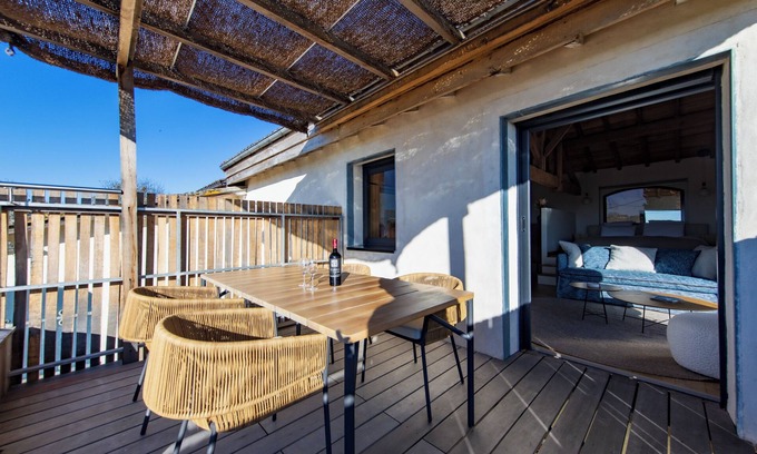 Saint-Sulpice-de-Faleyrens Apartamento | Estudio 'Au Chai Bigaroux' con terraza privada, Wi-Fi y aire acondicionado