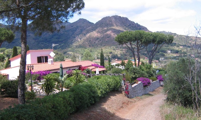 Porto Azzurro Apartamento | Apartamentos en la casa de campo / fantásticas vistas de las montañas, el mar y Porto Azzurro