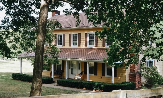Mattawana Casa | Studebaker House - Streamside