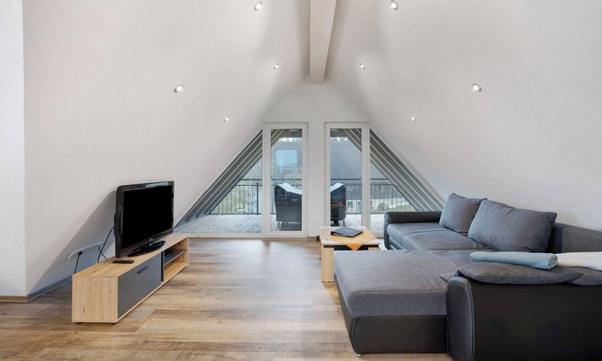 Koenigsfeld im Schwarzwald Apartamento | Apartamento estudio 'Ferienwohnung Maurer' con jardín compartido, balcón y Wi-Fi
