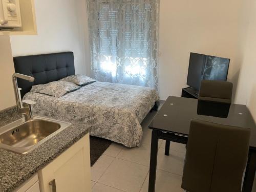 Mantes-la-Jolie Apartamento | Studio 005