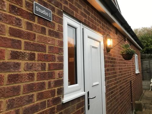 Staines Apartamento | Studio-1-Staines/Heathrow/London-own entrance