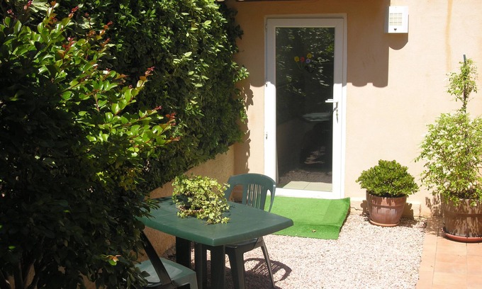 Sausset-les-Pins Apartamento | De estudio, a 100 metros de la playa, reciente, en zona tranquila y verde.