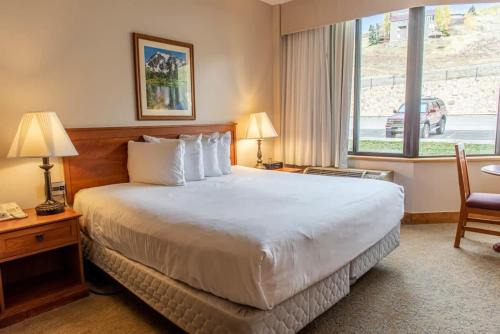 Crested Butte Casa | Studio 107 at Perfect Location w Pool & Hot Tub