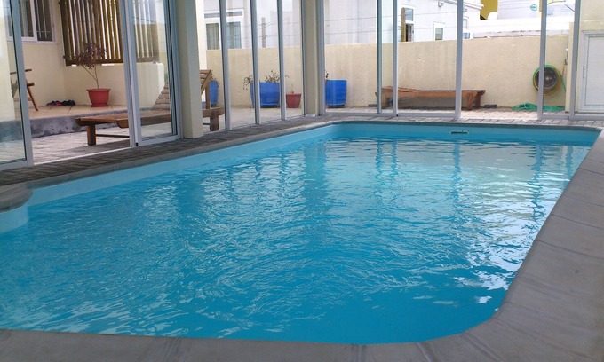 Mahebourg Apartamento | estudio con cocina y baño equipados, piscina comunitaria y lavadora.