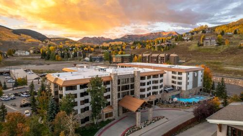 Crested Butte Casa | Studio 153 at Perfect Location w Pool & Hot Tub