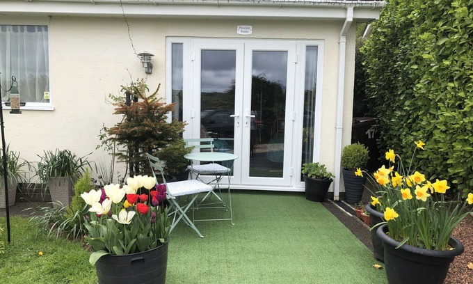 St. Cleer Apartamento | Studio 17 room with a moorland view