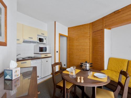 Brides-les-Bains Apartamento | Studio 2* Centre Brides-les-Bains, 4 pers, Parking, Ski, Wifi - FR-1-512-215