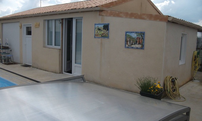 Sainte-Gemme-la-Plaine Apartamento | STUDIO 22 m², private terrace 40 m², shared swimming pool, quiet location!
