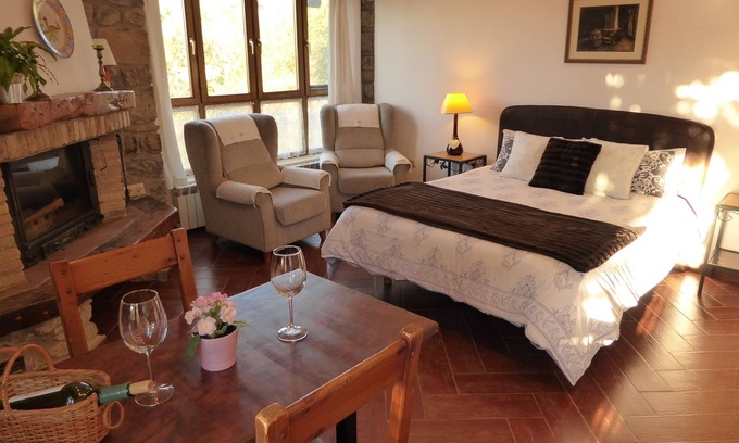 Ibero Apartamento | Estudio (2 pax) con vistas al río y piscina. A 10 minutos de Pamplona.