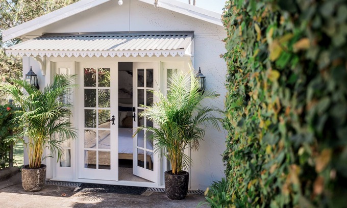 Coffs Harbour Casa | Studio 26: Central, Hampton's Poolside Hideaway