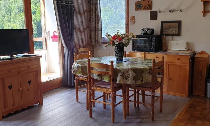 Saint-Jean-dʼAulps Apartamento | Studio 28m² au centre avec piscine et balcon ! - FR-1-573-44