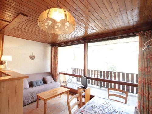 Les Carroz-d'Araches Apartamento | Studio 4 pers, centre village, 450m télécabine, balcon, casier à skis, animaux acceptés - FR-1-572-211