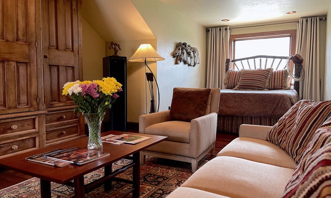 Wapiti Apartamento | Studio 57- luxury apartment in the Wapiti Area!