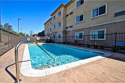 Pumpkin Center Hotel | Studio 6 Bakersfield, CA South