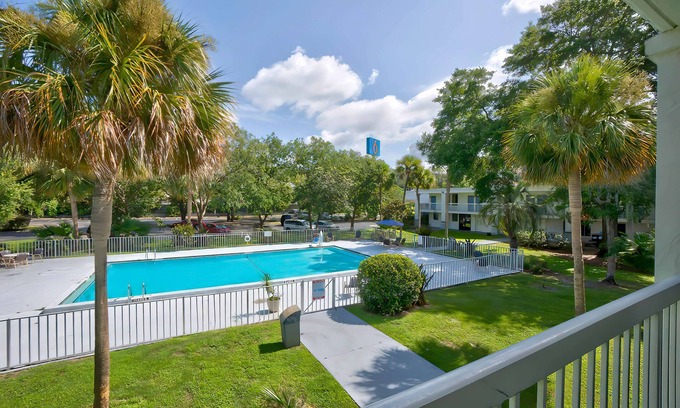 Gainesville Hotel | Studio 6 Gainesville, FL