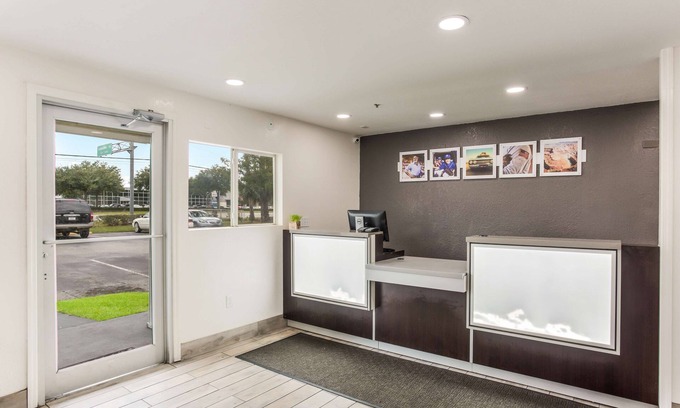 Southside Hotel | Studio 6 Jacksonville, FL - South