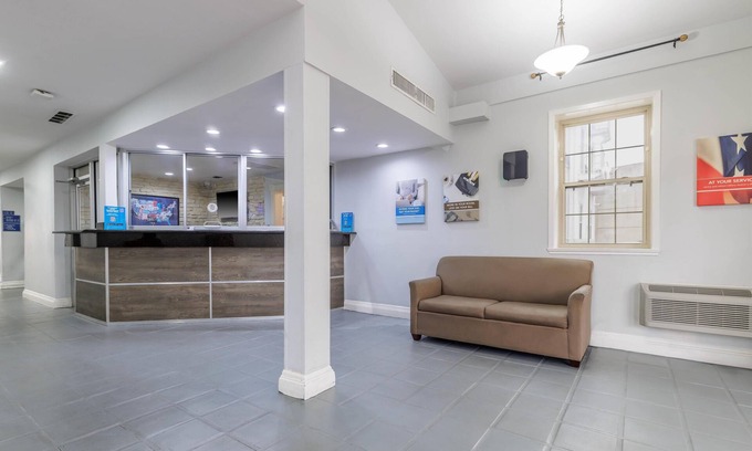 Dallas Design District Hotel | Studio 6 Suites - Dallas, TX - Downtown