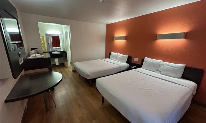 La Sierra Hotel | Studio 6 Suites - Riverside, Ca