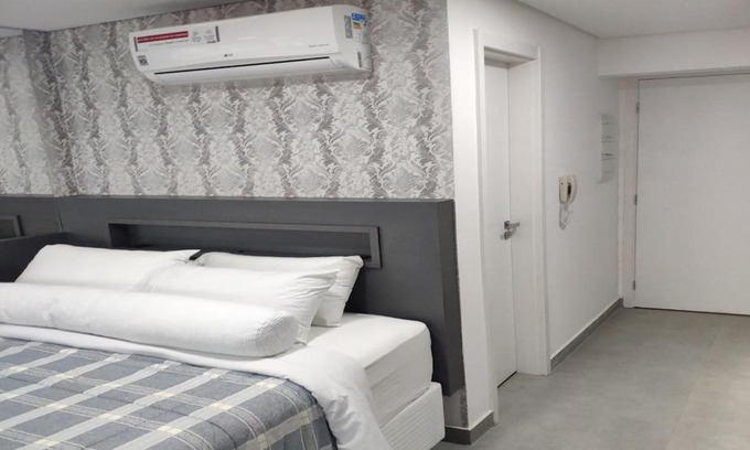 Reboucas Apartamento | Studio 7th Avenue - Alto com Sacada - 7th040
