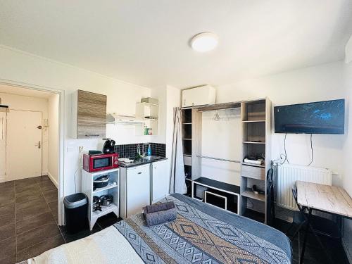 Melun Apartamento | STUDIO A 300 METRES DE LA GARE et 25 MINUTES DE PARIS EN TRAIN