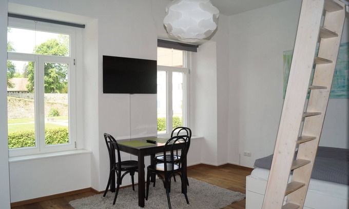 Villingen-Schwenningen Apartamento | STUDIO Apartamento en una ubicación tranquila del casco antiguo con vistas a la muralla de la ciudad