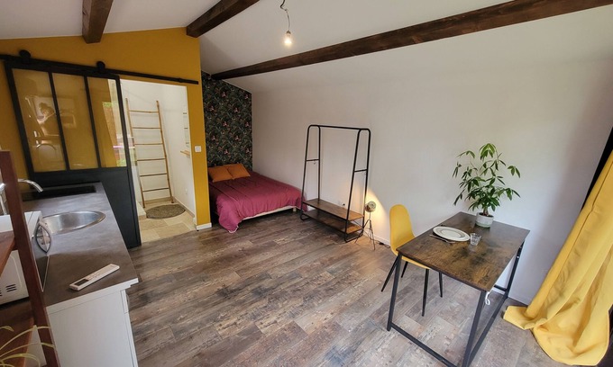 Sarrians Apartamento | Studio Aménagé Avec Jardinet au Calme