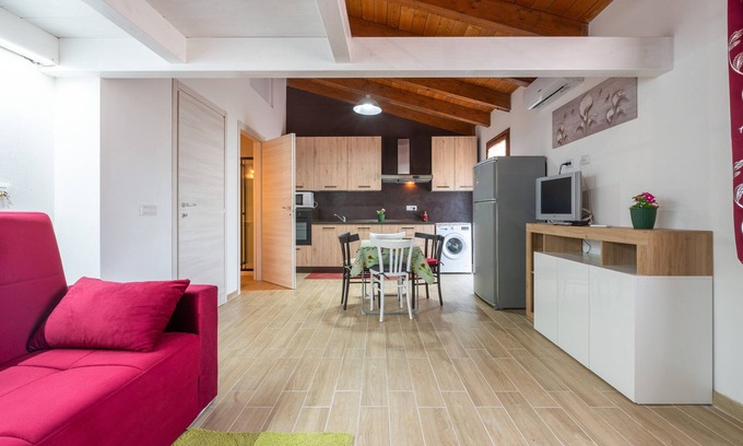 San Giovanni Suergiu Apartamento | Apartamento estudio "Confortevole Loft Sud Sardegna" con balcón y Wi-Fi