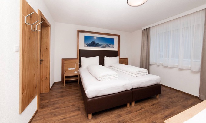 Pettneu am Arlberg Apartamento | Apartamento estudio 'Top 3 Eisenspitze' con vistas a la montaña, jardín privado y Wi-Fi