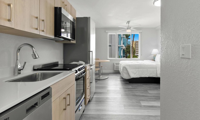 North Redington Beach Condominio | Studio Apartment in Beachfront Property