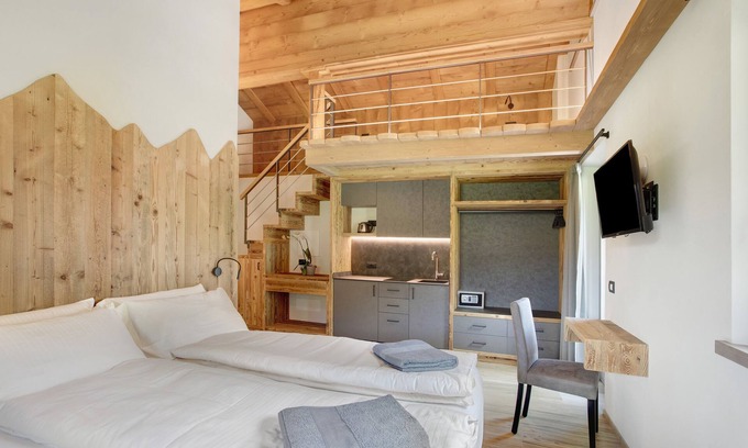 Livigno Apartamento | Apartamento estudio 'Agriturismo Bosco D'oro 1' con vistas a la montaña, jardín compartido y Wi-Fi