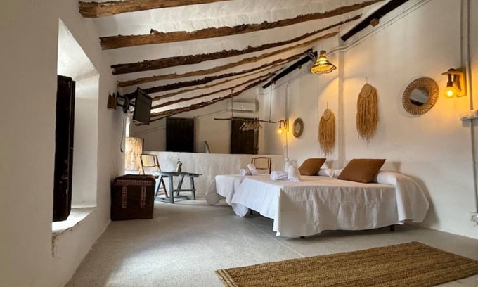 Iznatoraf Apartamento | Studio Apartment 'Alojamiento Verdala' with Shared Garden, Wi-Fi and Air Conditioning