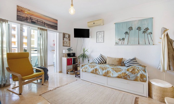 Portimao Apartamento | Apartamento Estudio "Belo Horizonte Studio - Pet Friendly" con vistas a la montaña, piscina y Wi-Fi
