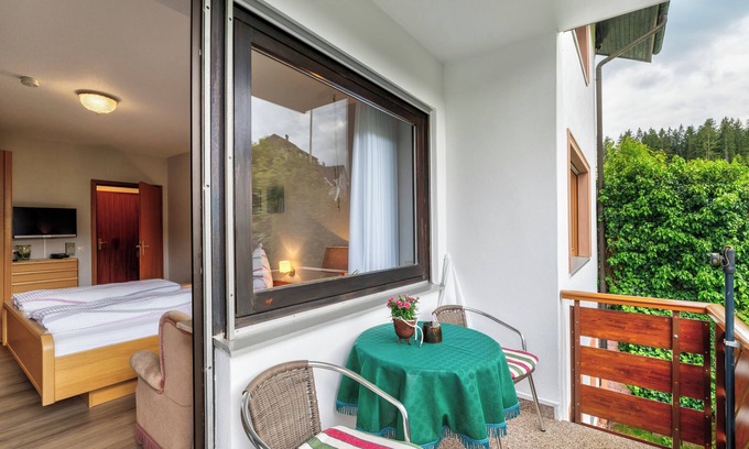 Kniebis Apartamento | Apartamento estudio 'Ferienwohnung B, 30 Qm' con terraza compartida, jardín compartido y Wi-Fi