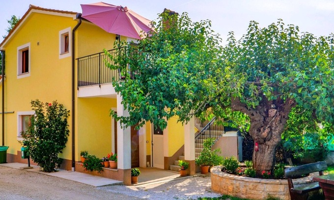 Vizinada Apartamento | Studio Apartment Gianni with balcony