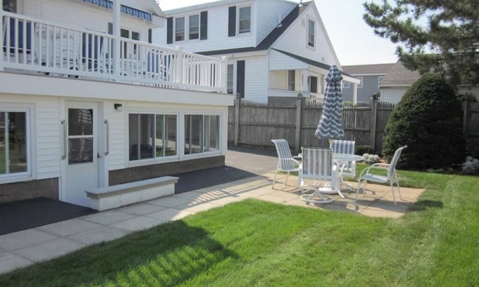 Byfield Apartamento | Studio apartment ideally located in the coveted Seabrook Beach Village District