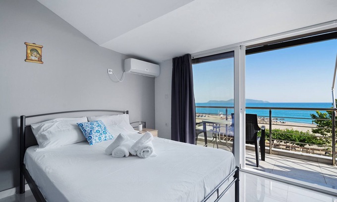 Pidima Kyras Apartamento | Estudio 'Iguana 18' con vistas al mar, Wi-Fi y aire acondicionado