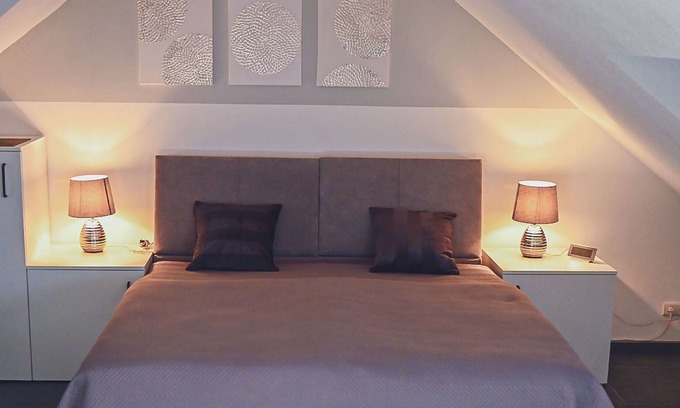 Lauingen Apartamento | Studio apartment in a quiet location about 30m2 and has space for 2 people.