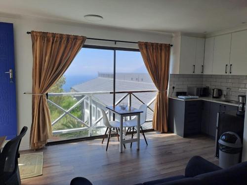 Fish Hoek Apartamento | Studio Apartment in Glencairn