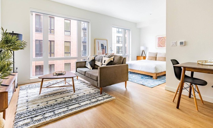 Alphabet Historic District Apartamento | Studio Apartment in Portland + Pets OK