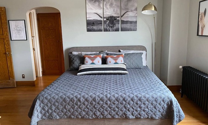 Cheyenne Apartamento | Studio apartment in the middle of downtown!