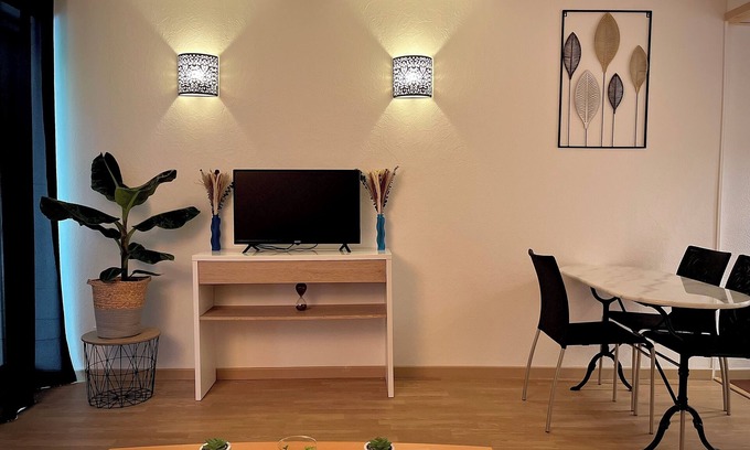 Klingenthal Apartamento | Studio apartment in the heart of nature with shared pool and playground